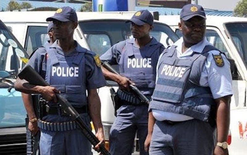 1668886146_South-African-Police-officers-main.jpg